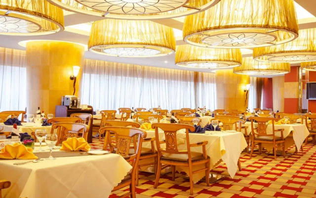 Wuhan Mayflowers Hotel (Wuchang Railway Station Zhongnan Road Metro Station Branch)