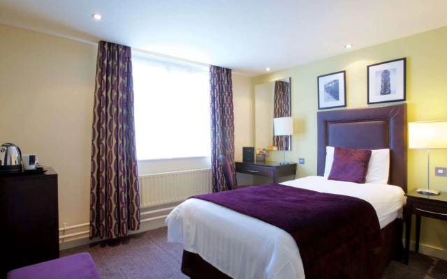 Manchester Airport Stanley Hotel by Belvilla - Image 3