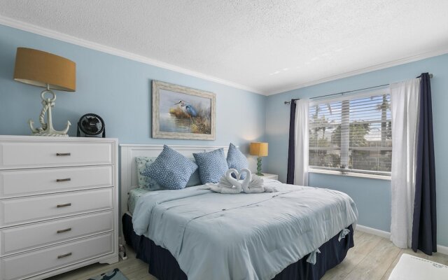 Gulf Shore Blvd 218, Naples Vacation Rentals 2 Bedroom Condo by Redawning