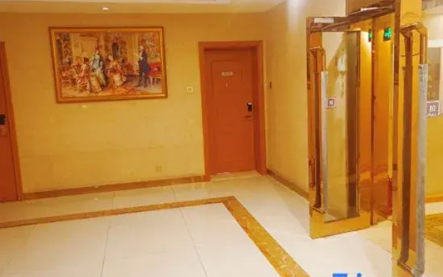 Home Inn Cloud Four Seasons Hotel (Beijing South Railway Station Jiaomendong Subway Station Branch)