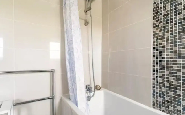 Luton Airport Guest House