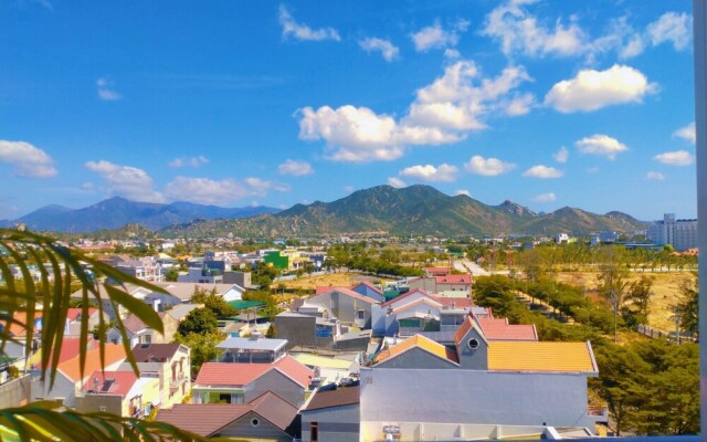 Sunrise Ninh Thuan Hotel