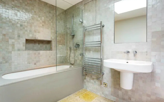 Veeve - St James's Garden