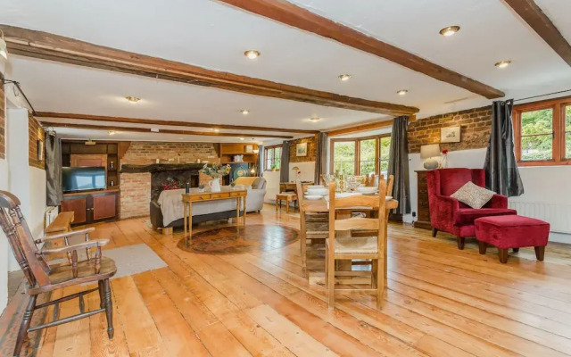 Dyke Farm Barn | By Huluki Sussex Stays