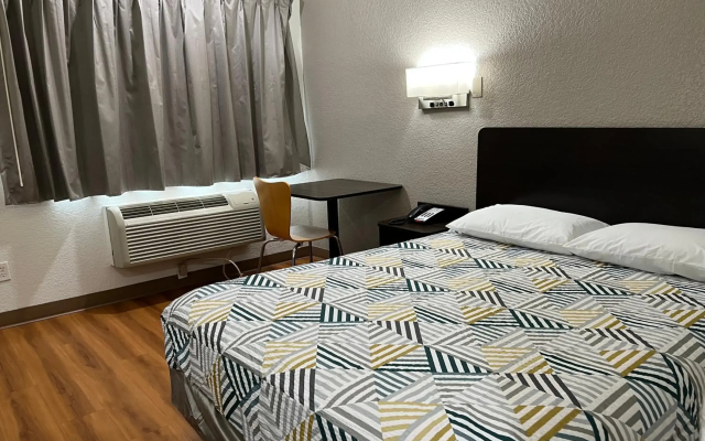 Motel 6 Longview, TX