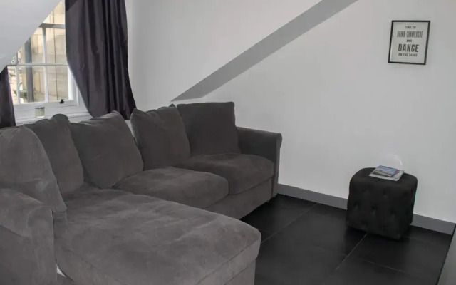 Unique 3 Bedroom Modern Penthouse
