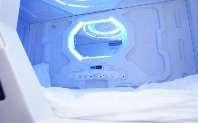 Capsula hotel