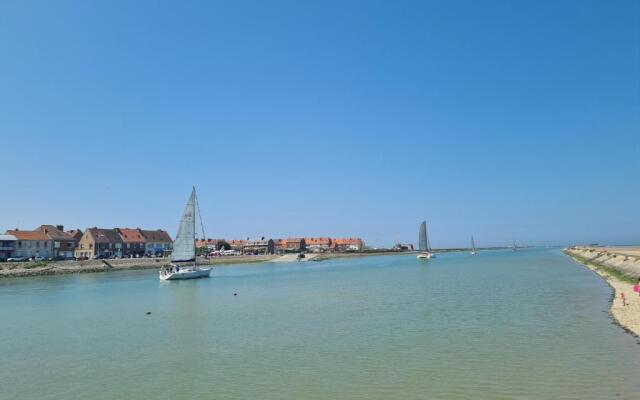 "Les Embruns" Maison meublée, proche de la mer