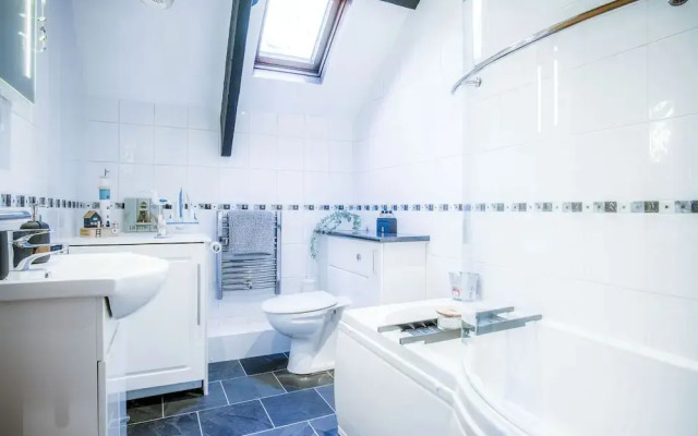 Cosy At The Mews - 2 Bedroom Apartment - Tenby