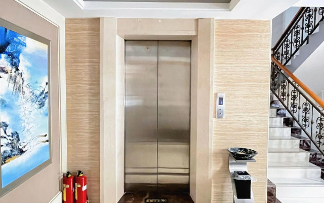 Bohui Boutique Hotel (Wuhan High-speed Railway Station Honggangcheng Subway Station)