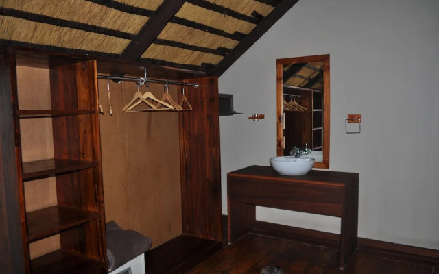 Hakusembe River Lodge