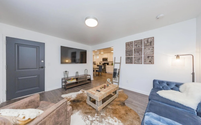 JURNY - Close to Music Row - 4 Bedroom Apartments