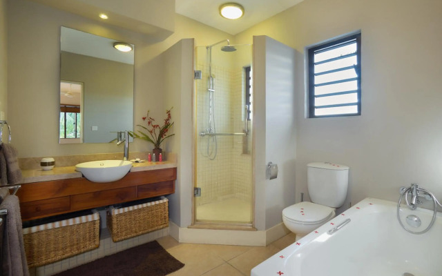 Bon Azur Beachfront Suites & Penthouses with LOV