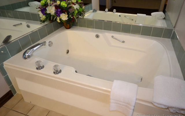 Quality Inn & Suites Lawrence - University Area