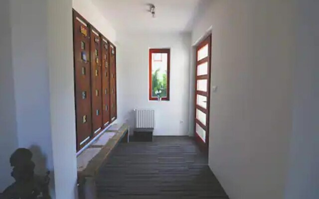 Maharaja Mountain Palace 3-bed Apartment in Buda