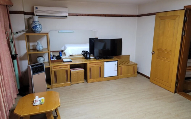 Newvera Hotel