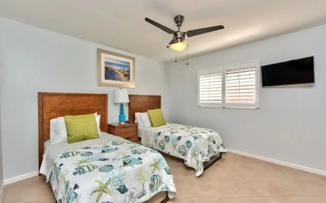 Milano Vacation Rental: Newly Renovated 3-BR Home with Private Pool, Hot Tub, and Pet-Friendly Front Yard. Minutes from Vanderbilt Beach