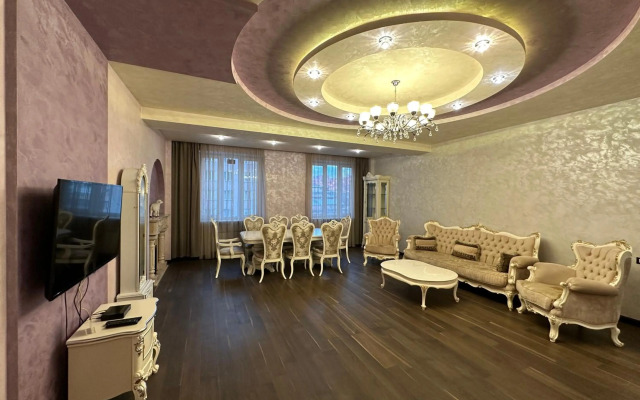 Northern Avenue 2 bedroom Luxury apartment HH777