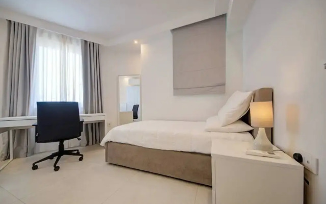 Luxury Penthouse With Private Pool and sea Views, Sleeps 6