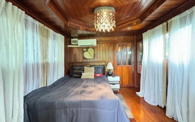 Huge Pool Villa with Private Lake