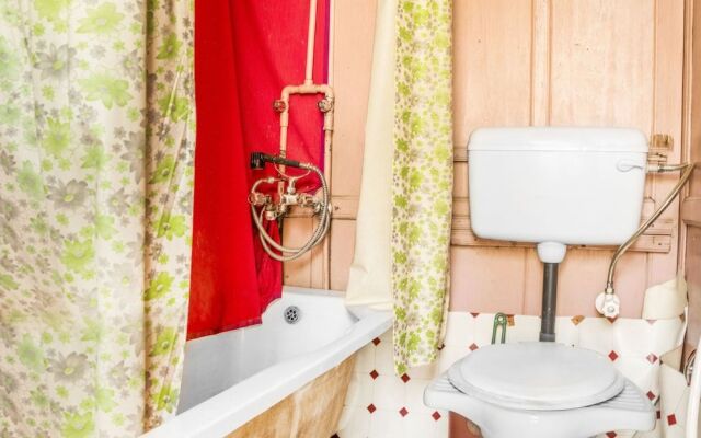 GuestHouser 1 BR Houseboat 1fda