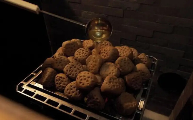 Rembrandt Cabin and Spa Shimbashi - Caters to Men