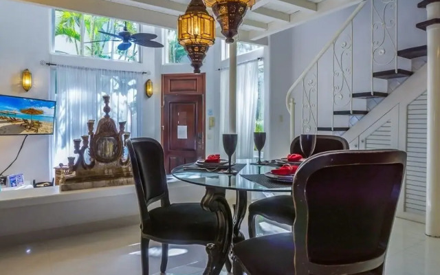 Royal Palms 3 1 Bedroom Condo by RedAwning