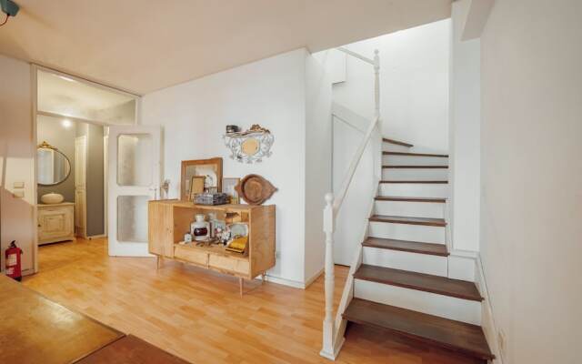 Sunny & Bright Duplex by Vacationy