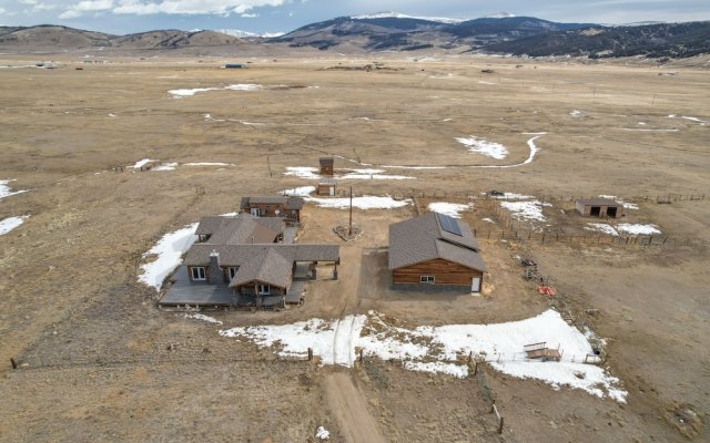 Jefferson Home w/ Mountain Views & Horse Pastures