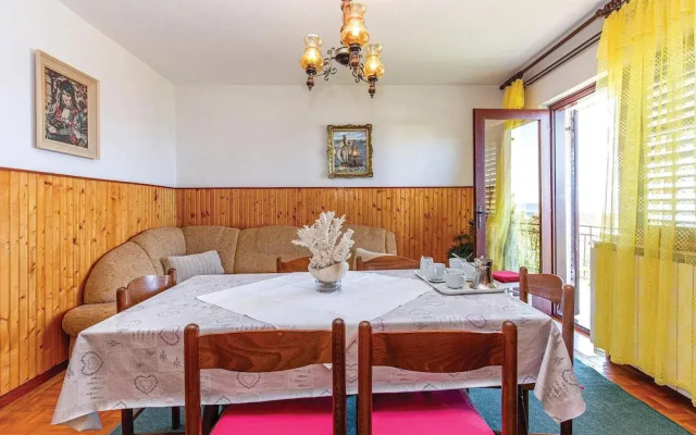 Amazing apartment in Novi Vinodolski w/ 3 Bedrooms