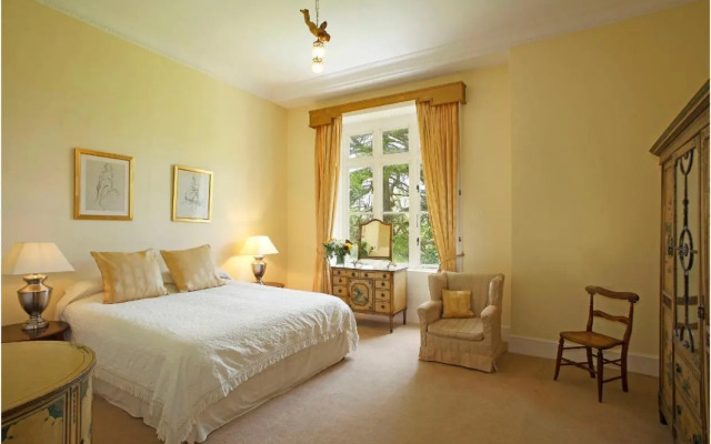 Newcourt Manor