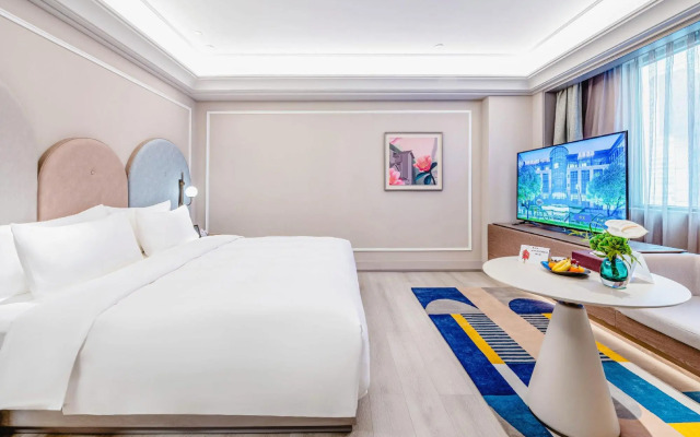 Mercure Chongqing Jiefangbei Hongya Cave