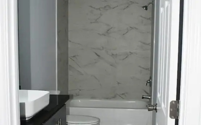 Elegant Apartment 10 min to Mercedes Outlets