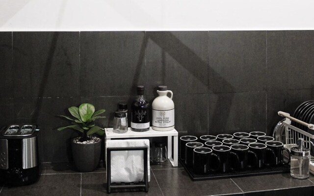 Pin Poshtel