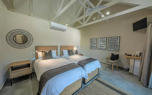 Little Kubu Lodge
