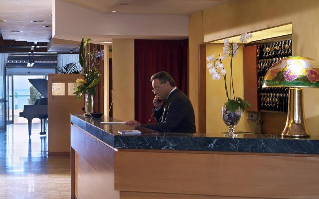 Alexandra Plaza Hotel