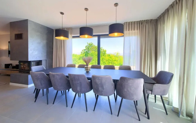 Villa Astrum With Heated Pool Jacuzzi and Sauna