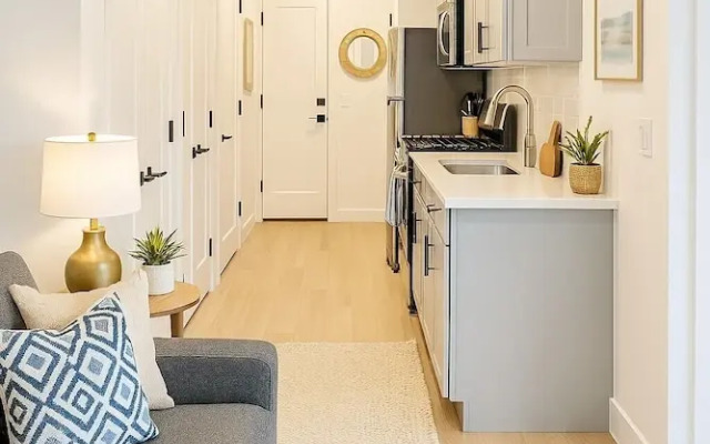 Modern 1BR 1BA Apartment