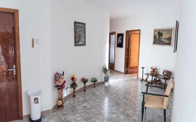 4 bedrooms appartement with enclosed garden and wifi at Recanati 8 km away from the beach