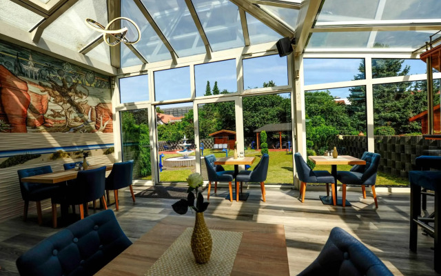 Hotel Opal