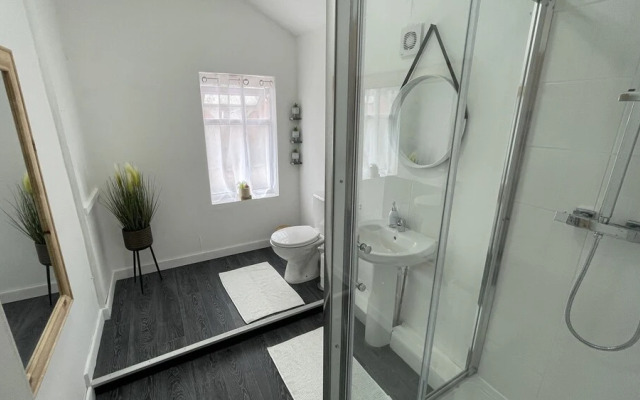 Large 6 bedroom house in Smethwick