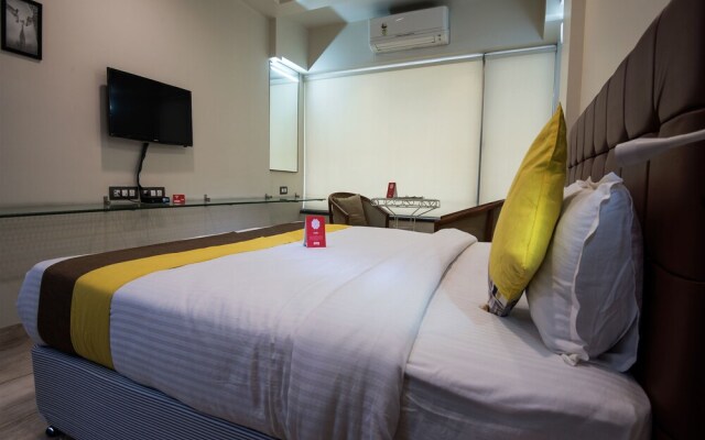 OYO 9721 Hotel SR Rooms