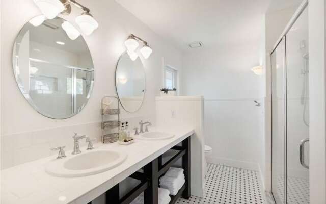 Coconut 3 Bedroom Home by RedAwning