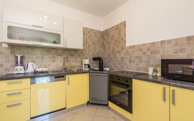 Awesome Apartment in Lovran With Wifi and 2 Bedrooms