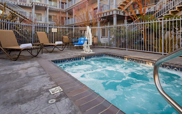 Best Western Plus Bayshore Inn