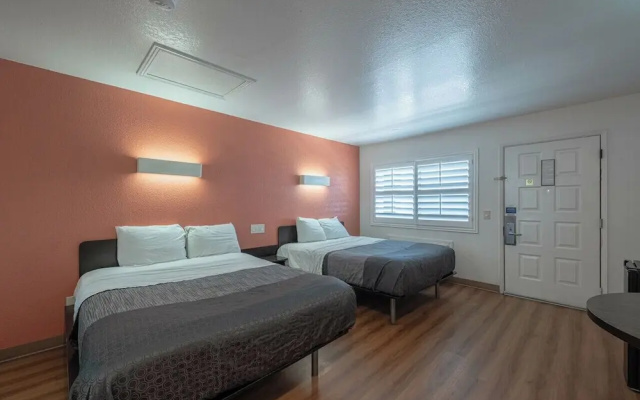 Coastal Valley Inn