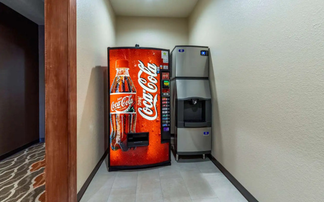 Comfort Inn & Suites Harrah