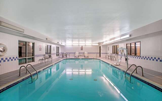 La Quinta Inn & Suites by Wyndham Fayetteville
