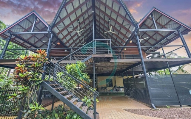 ZENLUX - 3-Story Corporate Golf Retreat — 3-star hotel in Holtze