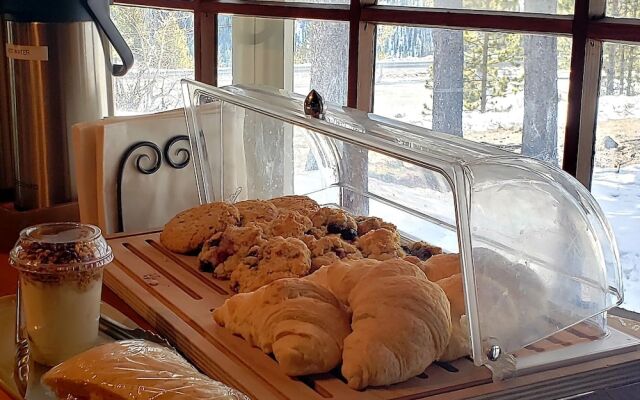 Storm Mountain Lodge Cabins & Dining